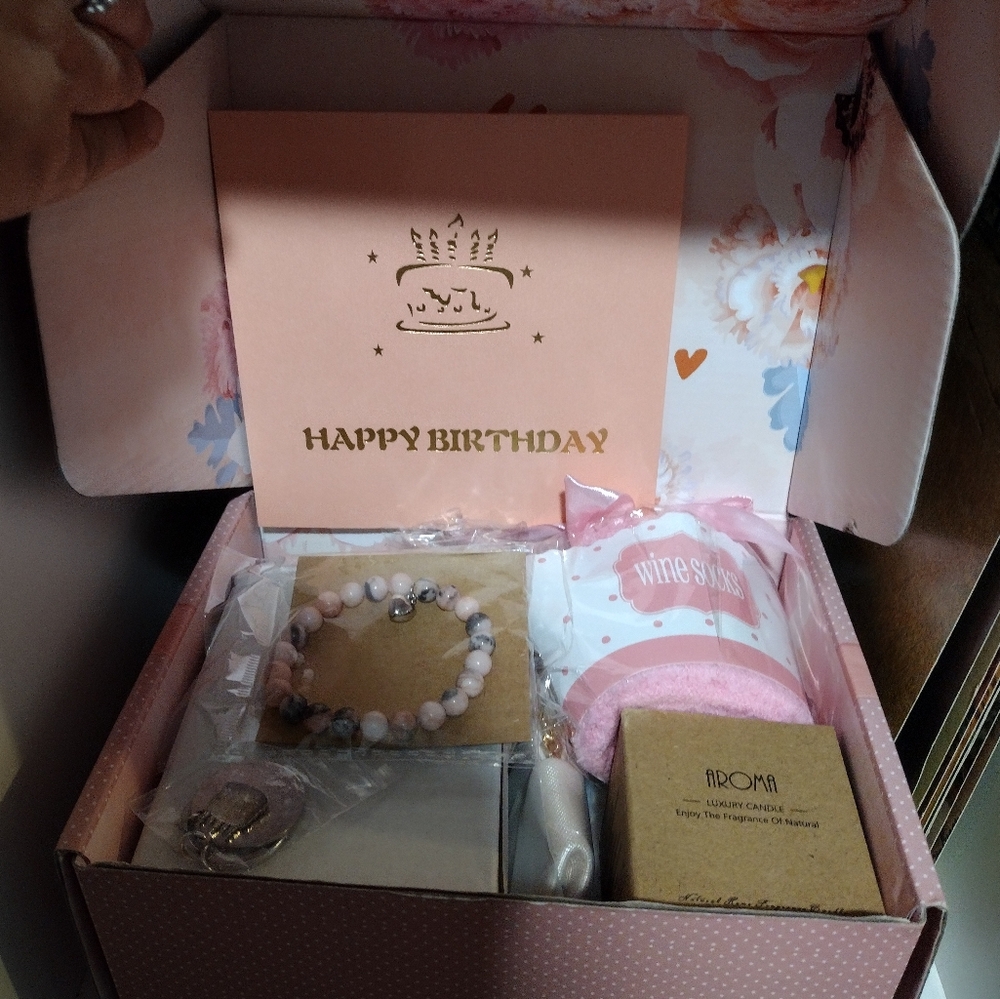 All In One 70th Birthday Gift Set - Picture 3 of 3